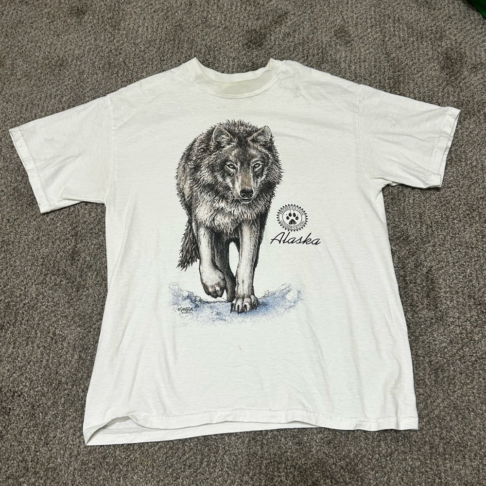 Vintage Graphic Alaska Wolf Design